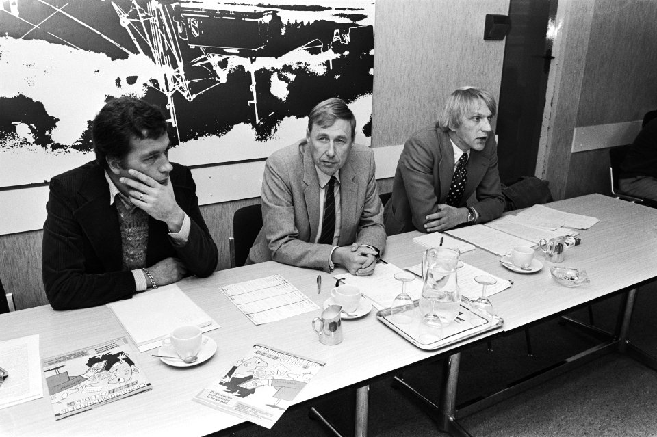 Van links naar rechts Ago Salverda (voorlichter), Dick Westendorp (adjunct-direc, Bestanddeelnr 931-7406