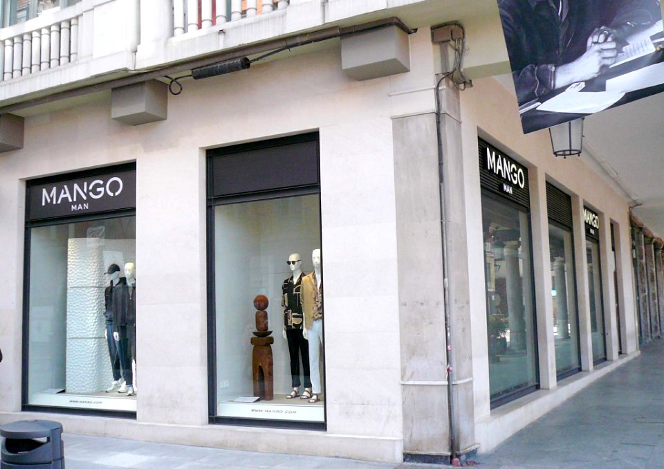 Valladolid - Mango Man calle de Santiago 1