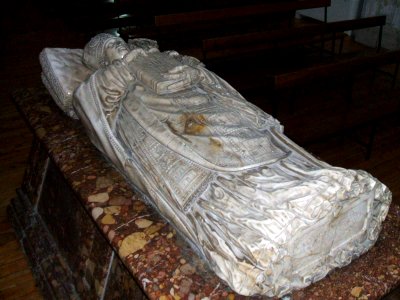 Valladolid - Iglesia de La Magdalena - Sepulcro del Obispo Pedro de la Gasca 3