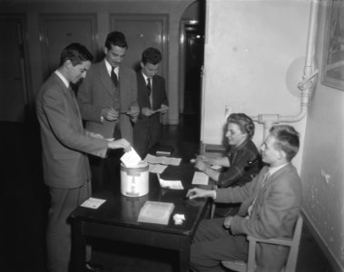 Van links naar rechts Frits Bolkestein, E.C.M. Jurgens en J.R.J. van Asperen de, Bestanddeelnr 909-3259
