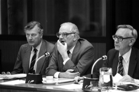 Van links naar rechts de ministers De Koning (CDA), Van der Stee (CDA) en Van de, Bestanddeelnr 931-8340