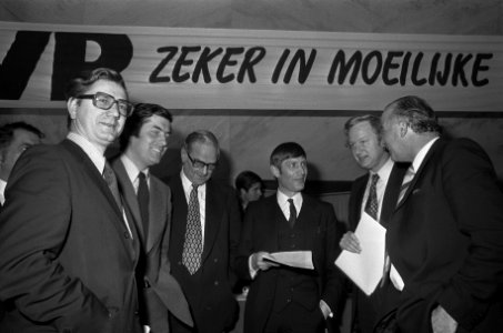 Van links naar rechts Westerterp, Lubbers, Van der Stee, van Agt, Andriessen en , Bestanddeelnr 926-8899