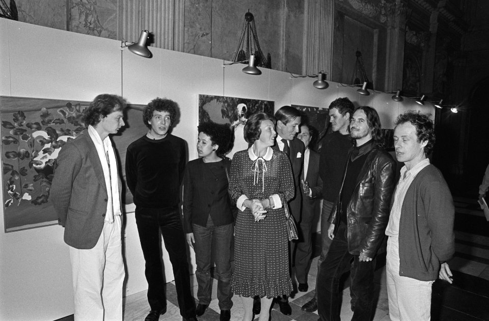 Van links naar rechts H. van Woerden, E. Verkerk, A. Blom, Koningin Beatrix, Pri, Bestanddeelnr 931-7850