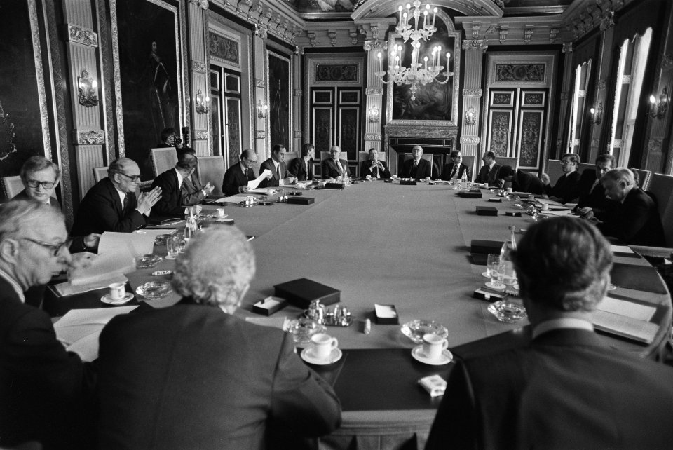 Van links naar rechts E.Dell, premier van Agt, R. Marjolin, minister Van der Kl, Bestanddeelnr 930-1793