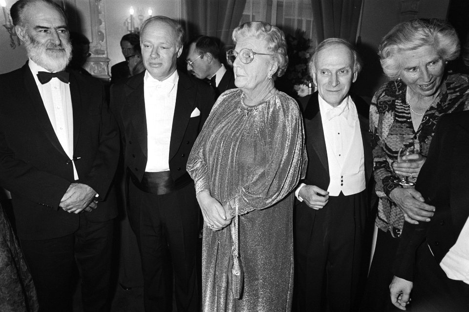 Van links naar rechts dirigent Bernard Haitink, prinses Juliana en violist Yehud, Bestanddeelnr 931-7543