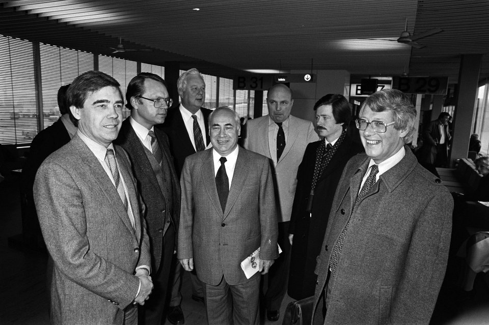 Van links naar rechts Frinking (CDA), De Vries (PvdA), Van Eeghen (contactman Ar, Bestanddeelnr 931-7628