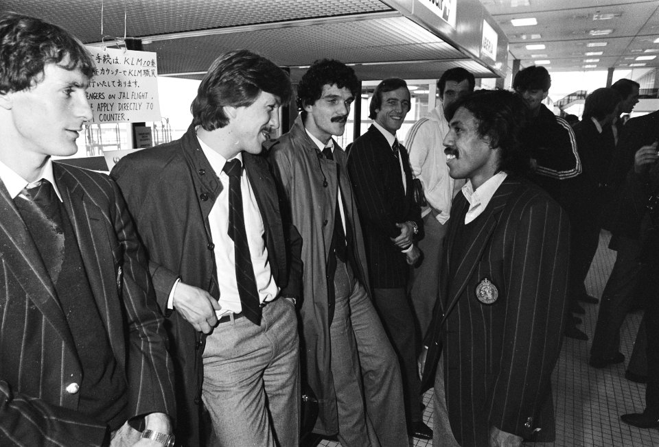 Van links naar rechts Bennie Wijnstekers, Michel van de Korput, Johan Neeskens e, Bestanddeelnr 931-8043
