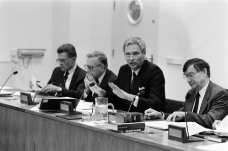 Van links naar rechts de ministers Van Dijk, Korthals Altes, Van den Broek en vo, Bestanddeelnr 934-4076