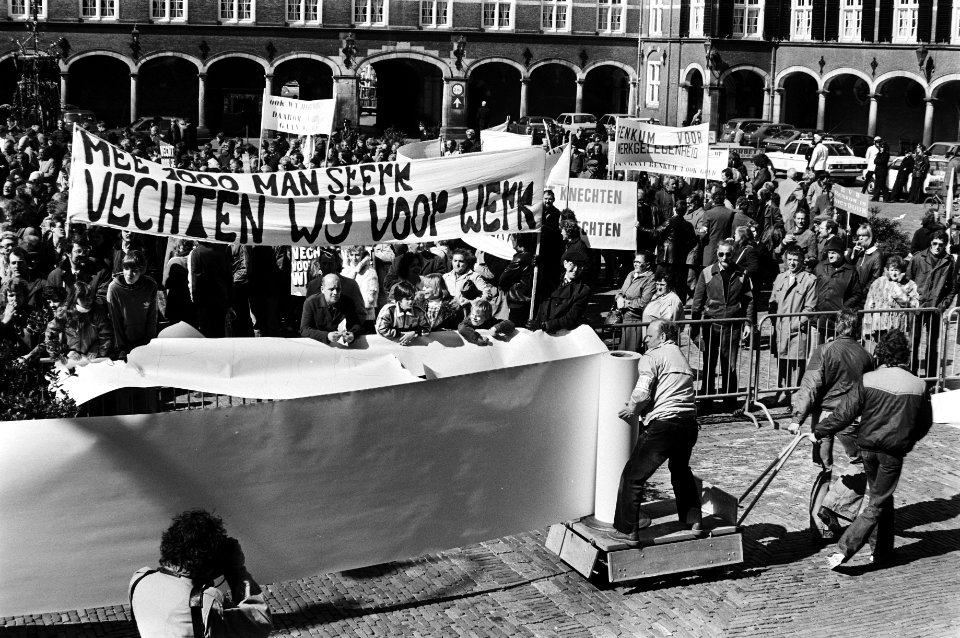 Van Gelder papier, hoorzitting Tweede Kamer en dem. door 1000 werknemers vestiging in Velsen Renkum tegen sluiting,, Bestanddeelnr 931-4453