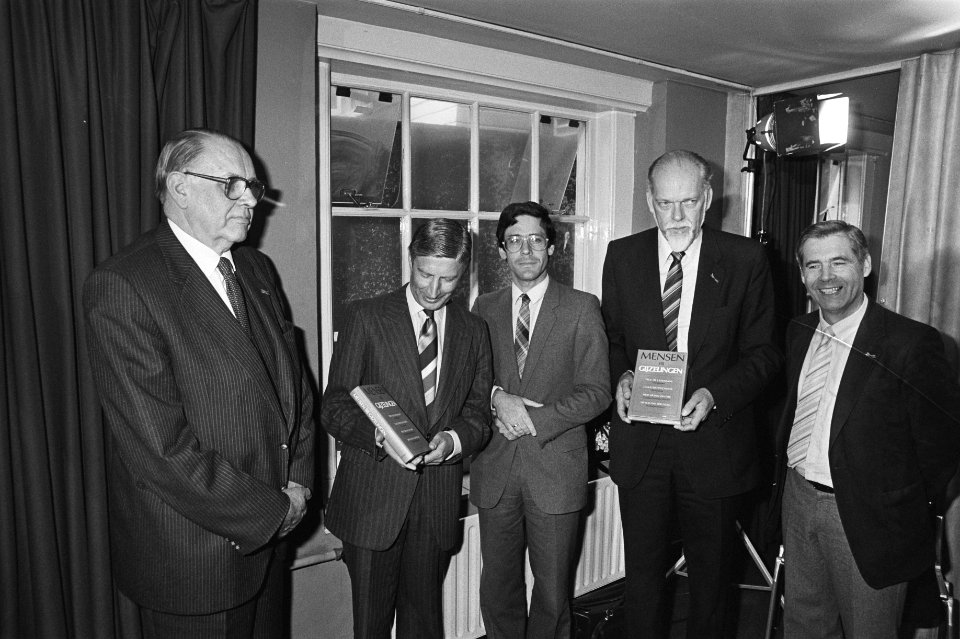 Van links naar rechts Bastiaans, Van Agt, Van der Ploeg, Van Dijk en D. Mulder m, Bestanddeelnr 931-7083