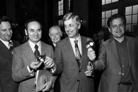 Van links naar rechts de Hongaar Portisch, de Rotterdamse wethouder De Jong en d, Bestanddeelnr 929-0464