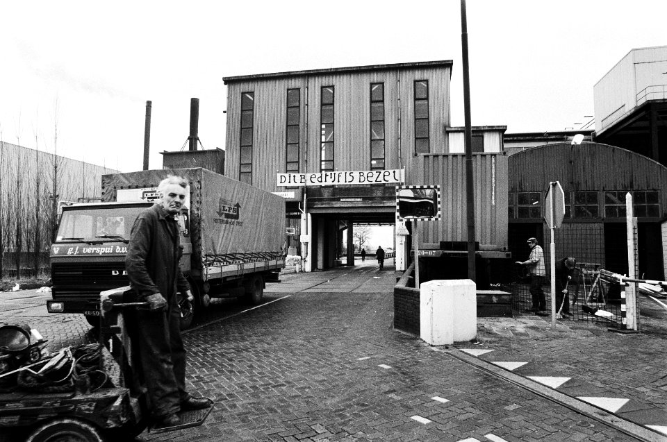 Van Gelder in Wormer bezet exterieur bedrijf, Bestanddeelnr 930-6333