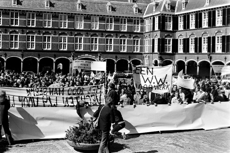 Van Gelder papier, hoorzitting Tweede Kamer en dem. door 1000 werknemers vestiging in Velsen Renkum tegen sluiting, Bestanddeelnr 931-4459