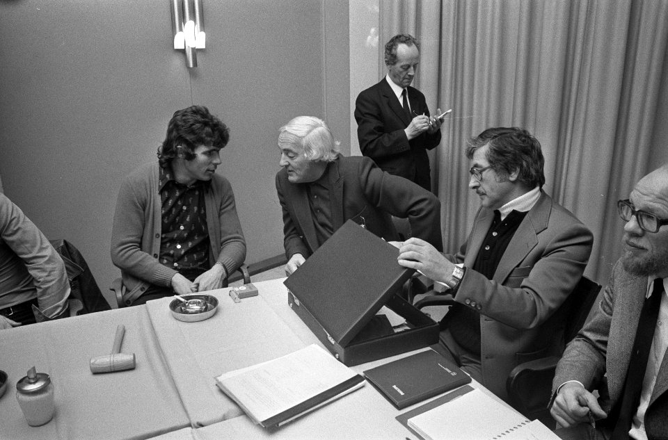 Van Hanegem (links) met v.l.n.r. Coster, Karel Jansen en Wiersma, Bestanddeelnr 926-9215