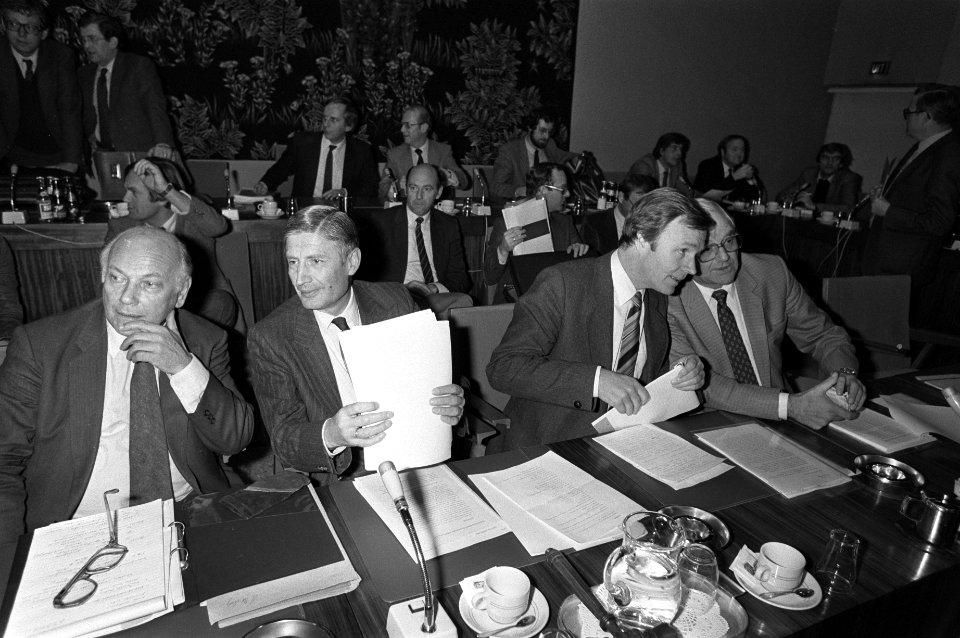 Van links naar rechts Den Uyl (PvdA), Van Agt (CDA), Terlouw (D66) en Van der St, Bestanddeelnr 931-8395