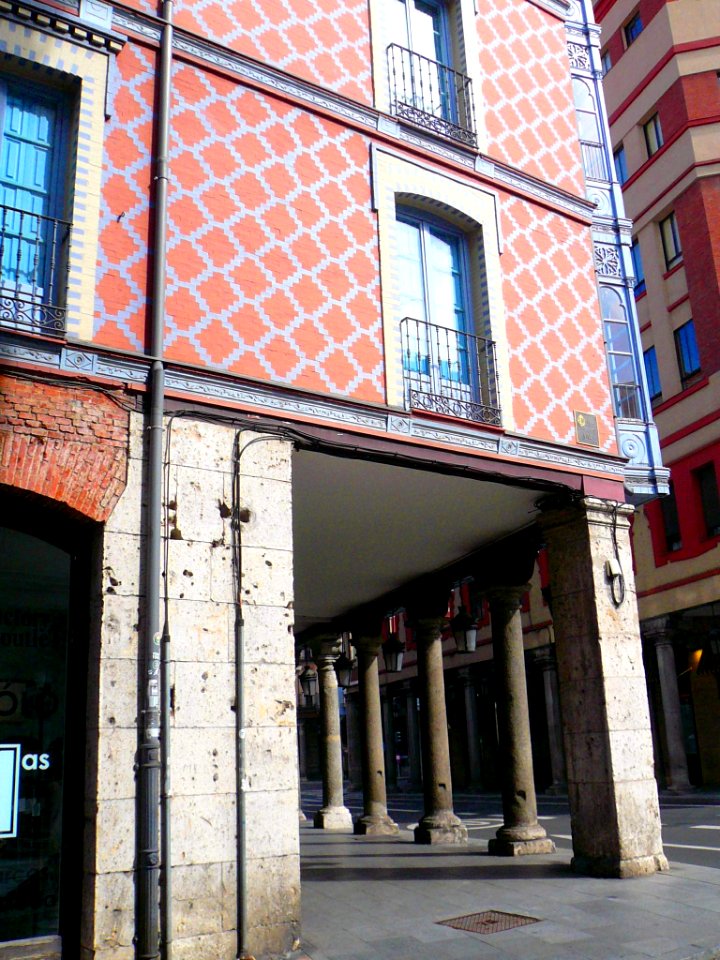 Valladolid - Edificio en la Calle Val nº 2 (01) 18