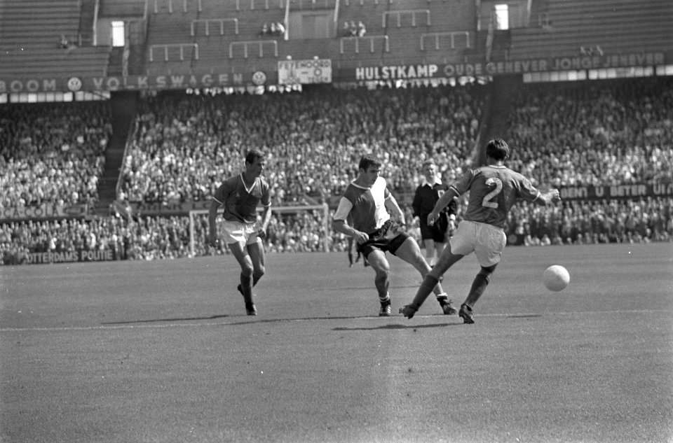 Van Hanegem in duel met Durkovic, Bestanddeelnr 921-5878