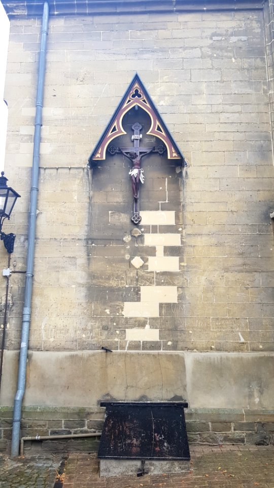 Valkenburg-wegkruis Grotestraat Centrum aan kerk (3)