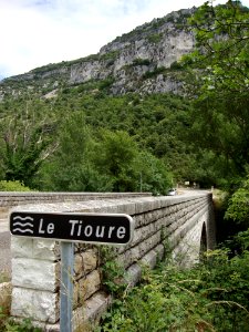 Vallon-Pont-d'Arc (Ardèche, Fr) le Tioure (avec panneau)