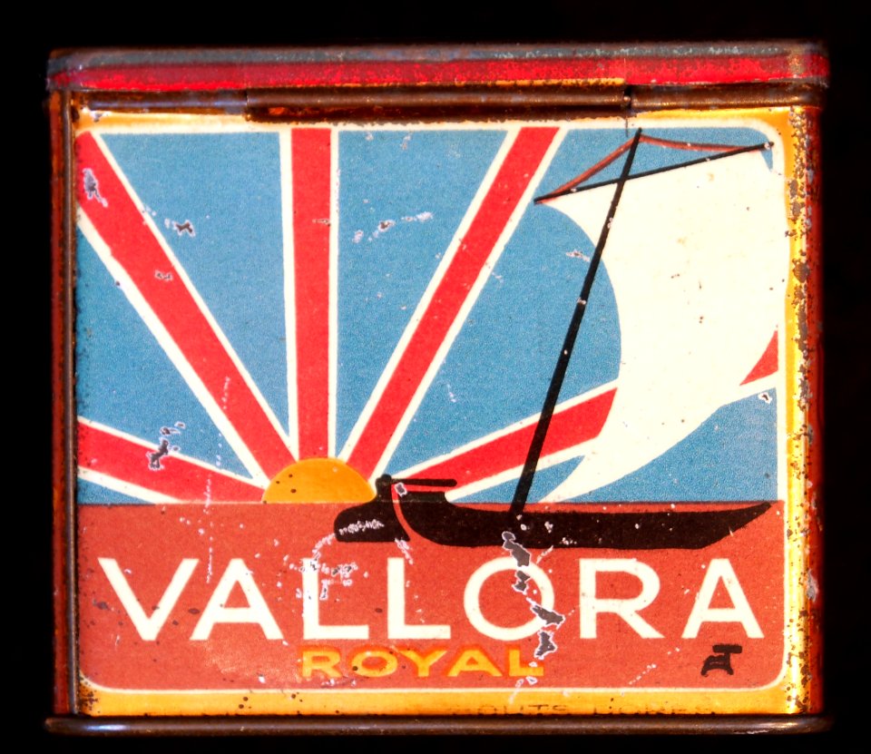Vallora Royal cigarettes tin