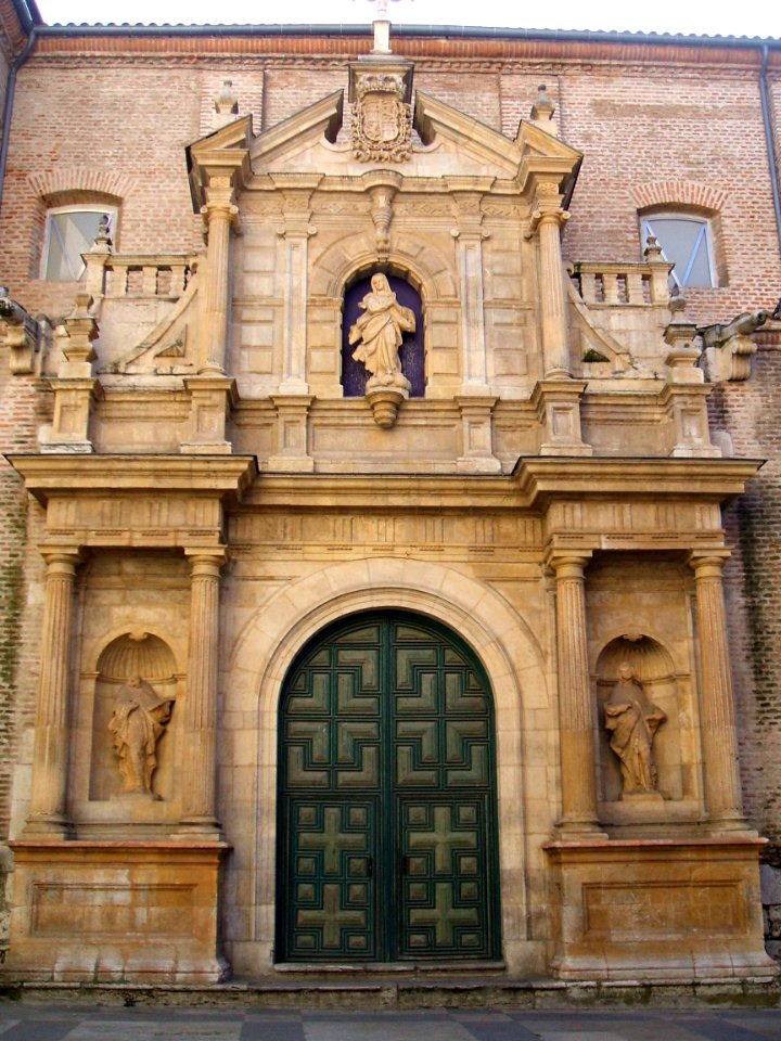 Valladolid - Antiguo Convento de las Comendadoras de Santa Cruz 1