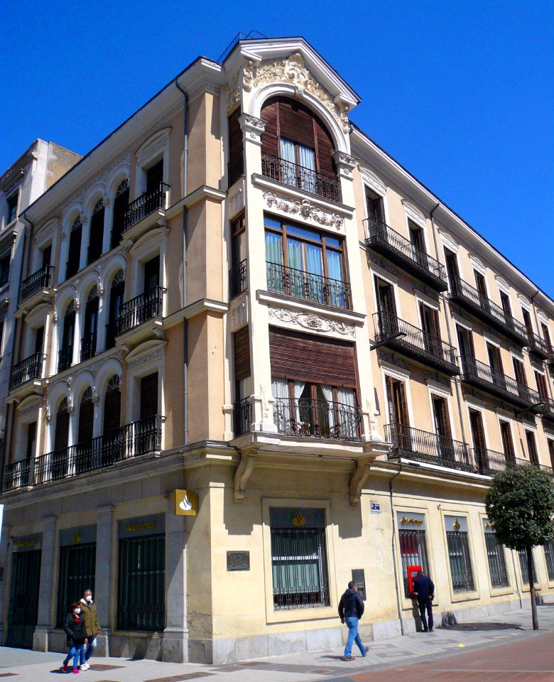 Valladolid - Calle de Claudio Moyano nº 1 (1)