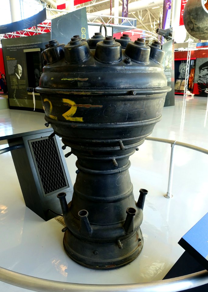V2 rocket engine - Evergreen Aviation & Space Museum - McMinnville, Oregon - DSC00783