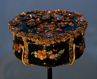 V and A Museum snuffbox 28072013 07