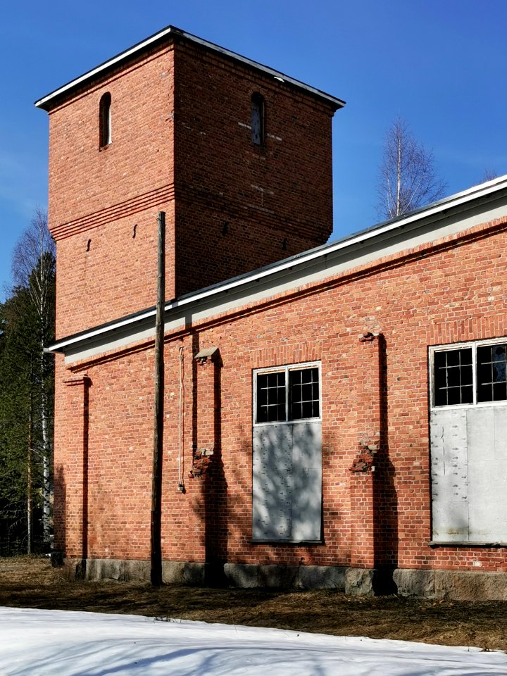 Vaala engine shed 20210421 01