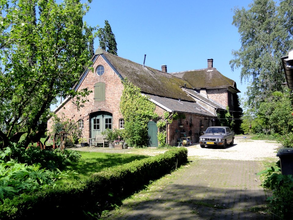 Valburg Rijksmonument 36724 boerderij Kerkstraat 32