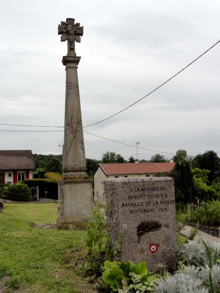 Val-d'Ornain (Meuse) Mussey, croix de chemin et memorial bataille de la Marne
