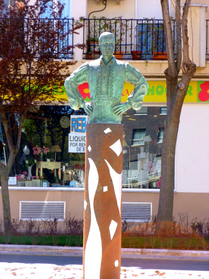Valdepeñas - Esculturas y monumentos 06