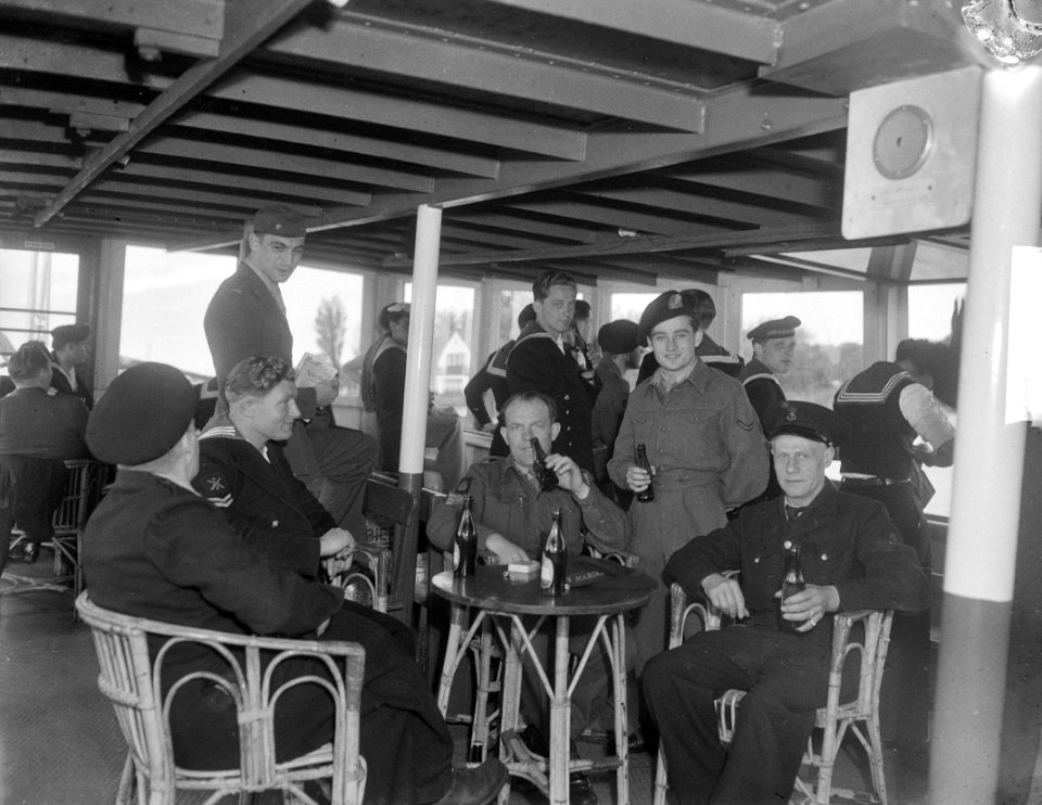 Vaartocht van matrozen en mariniers in Leiden, Bestanddeelnr 903-4208