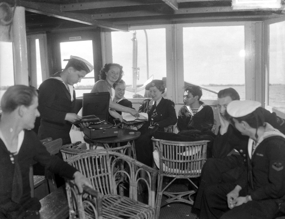 Vaartocht van matrozen en mariniers in Leiden, Bestanddeelnr 903-4207