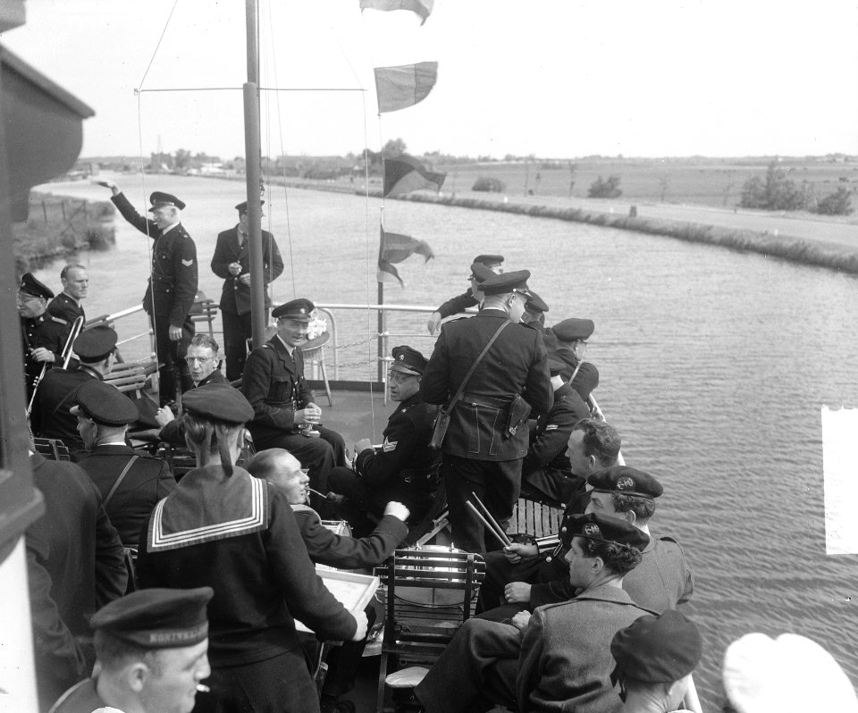 Vaartocht van matrozen en mariniers in Leiden, Bestanddeelnr 903-4202