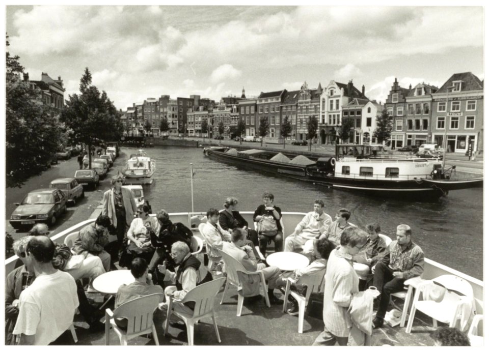 Vaartochtje over het Spaarne voor homosexuele ambtenaren uit Haarlem en omliggende gemeenten