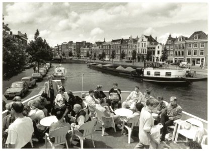 Vaartochtje over het Spaarne voor homosexuele ambtenaren uit Haarlem en omliggende gemeenten