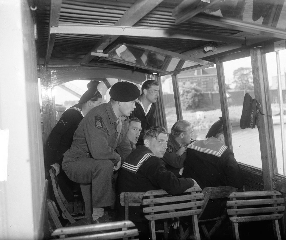 Vaartocht van matrozen en mariniers in Leiden, Bestanddeelnr 903-4203