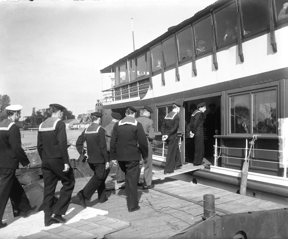 Vaartocht van matrozen en mariniers in Leiden, Bestanddeelnr 903-4200