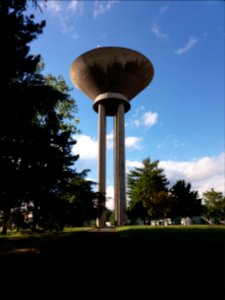 Vénissieux - Avenue Jean Cagne, château d'eau