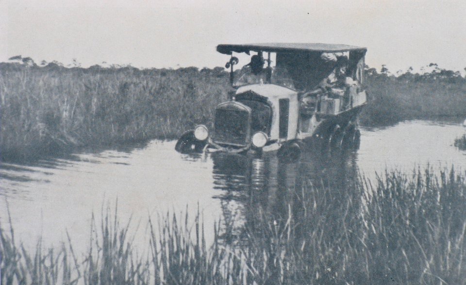 Véhicule de Roger Courteville v.1927 en amérique du sud