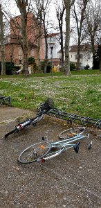 Vélos vandalisés pôle Lardy, Vichy