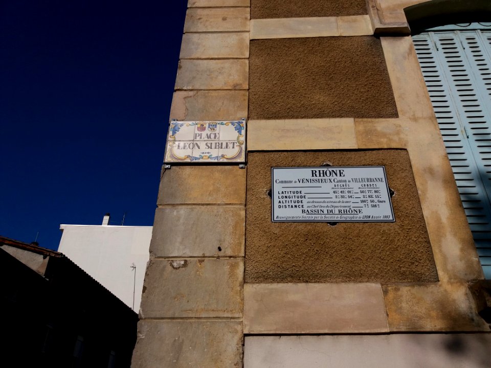 Vénissieux - Plaque Léon Sublet, plaque de rue et plaque Commune de Vénissieux Canton de Villeurbanne