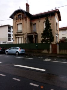 Vénissieux - Rue Vaillant Couturier, maison à l'angle de la rue Pierre Brossolette (2)