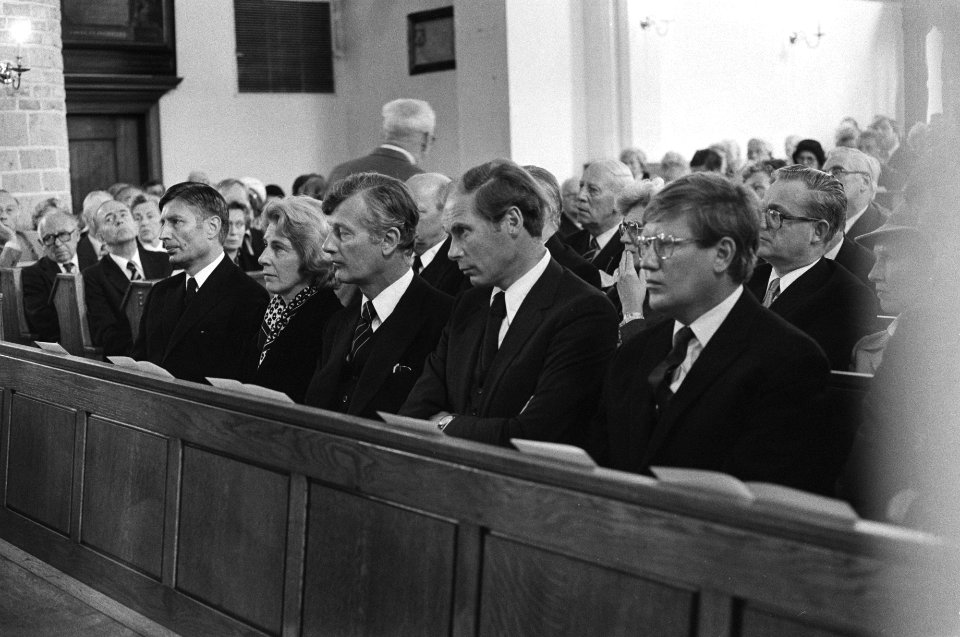 V.l.n.r. premier van Agt en de ministers Gardeniers, De Koning , Beelaerts van B, Bestanddeelnr 930-4119
