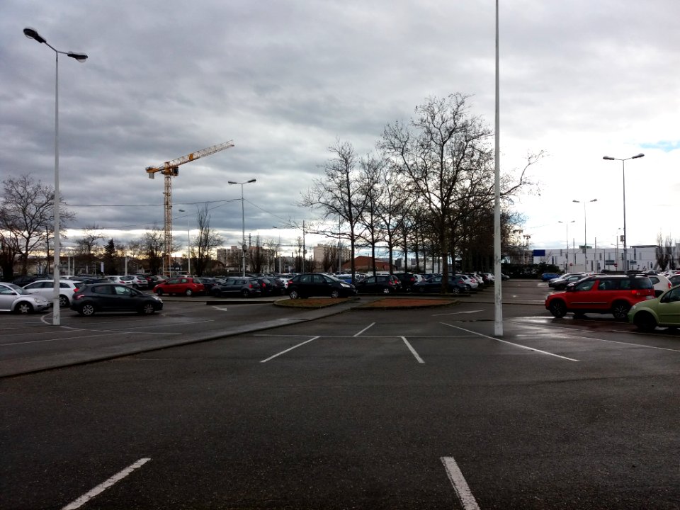 Vénissieux - Avenue Jules Guesde, parc relais TCL Parilly