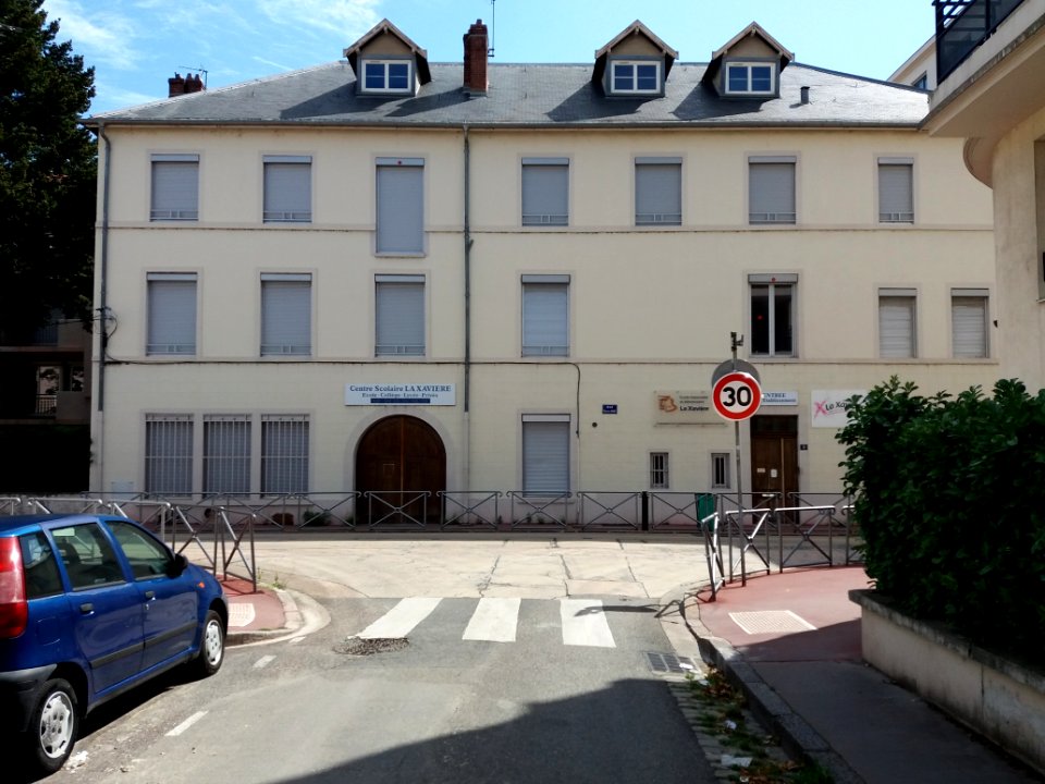 Vénissieux - Rue du Professeur Roux, centre scolaire La Xavière