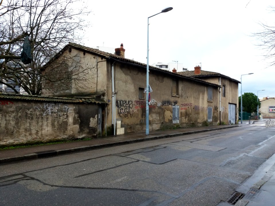 Vénissieux - Rue Professeur Roux, anciens bâtiments