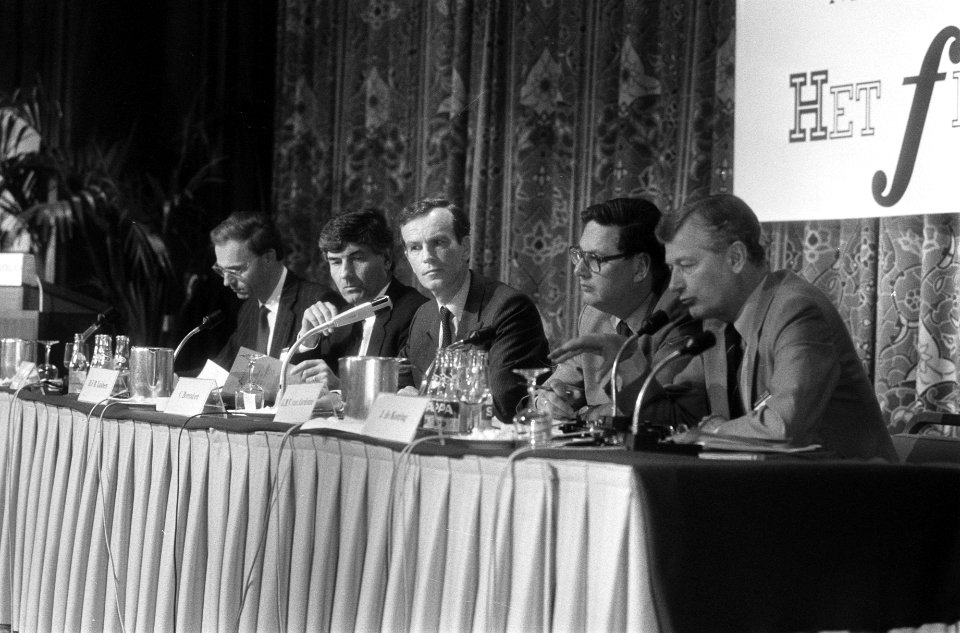 V.l.n.r. Onbekend, premier Lubbers, onbekend, minister Van Aardenne (Economische, Bestanddeelnr 932-6223