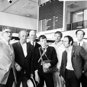 V.l.n.r. pater J. van Eupen, J. H. Davio, P. Nak, B. de Wolf, B. Hendriks en dr, Bestanddeelnr 922-5798